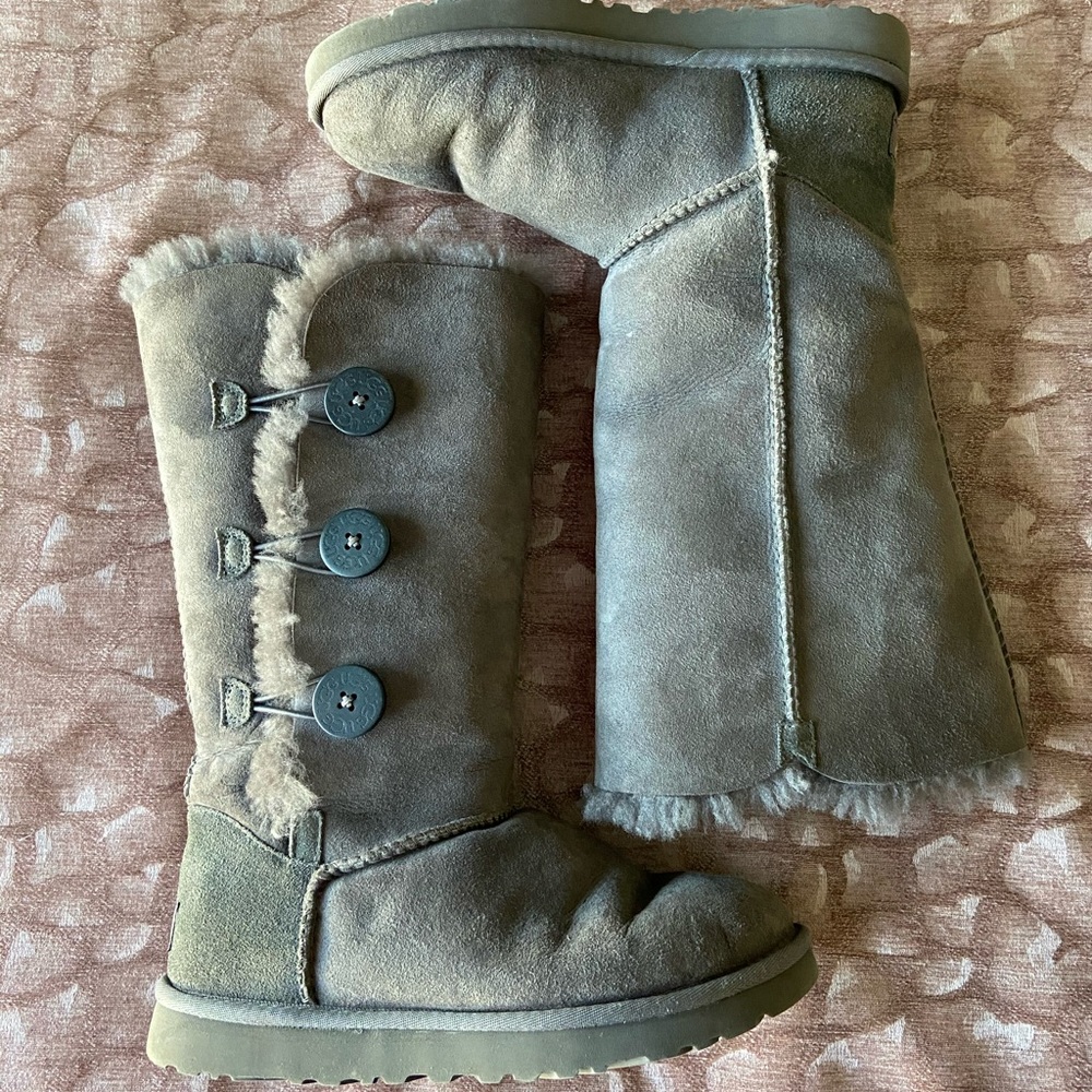 UGG “BAILEY BUTTON TRIPLET” BOOTS